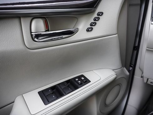 Used 2015 Lexus ES 350 w/ Premium Package FWD image 12
