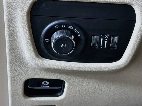 Used 2022 Jeep Grand Cherokee Limited AWD/4WD image 11