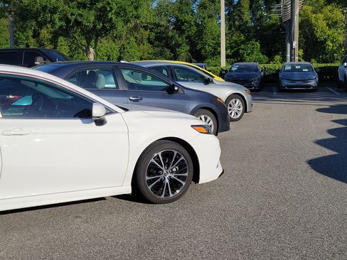 Used 2020 Toyota Camry SE image 8