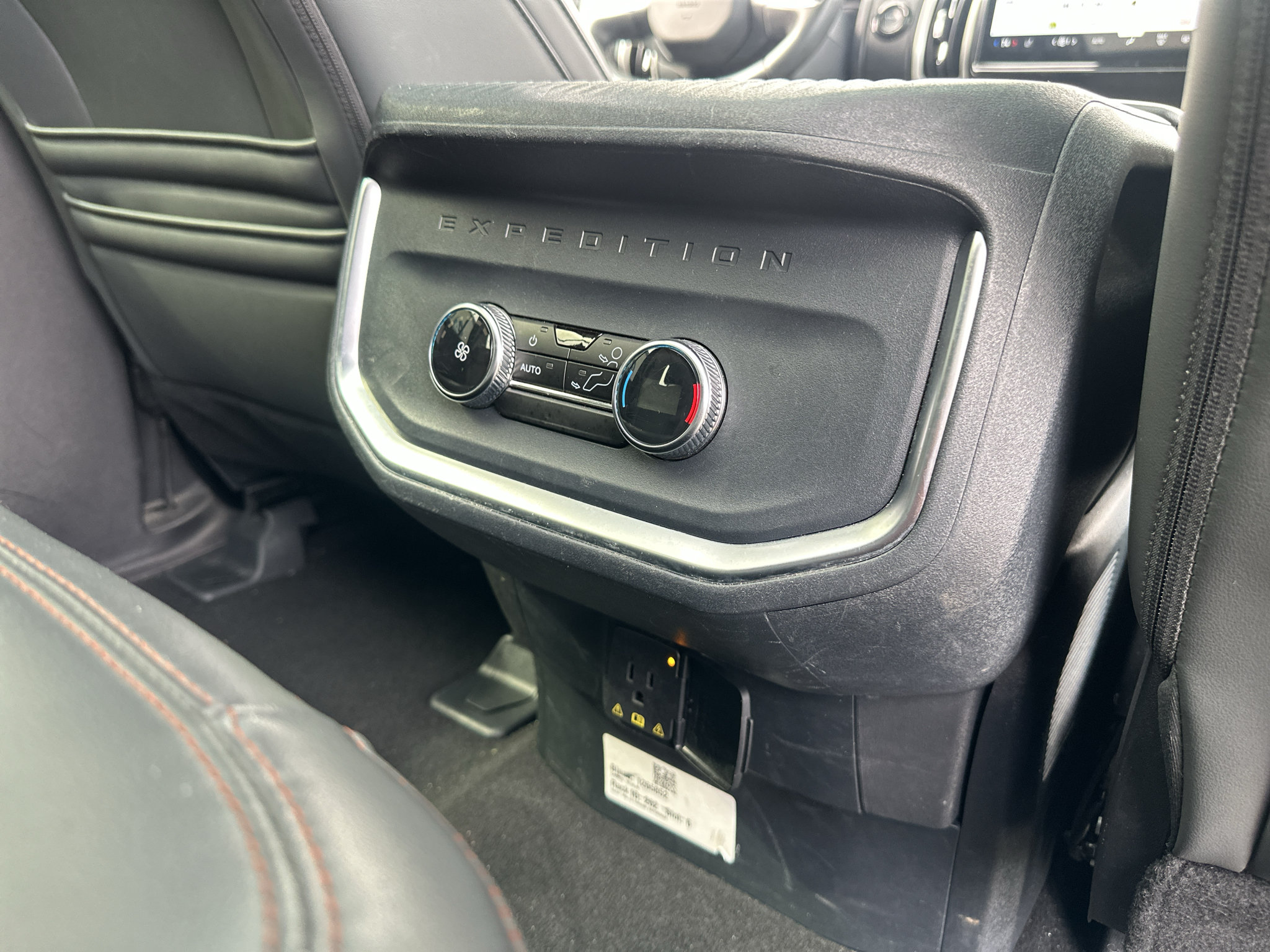 Used 2025 Ford Expedition Active AWD/4WD image 15