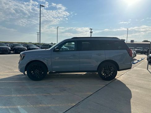 New 2027 Ford Expedition Platinum w/ Stealth Performance Package AWD/4WD image 4