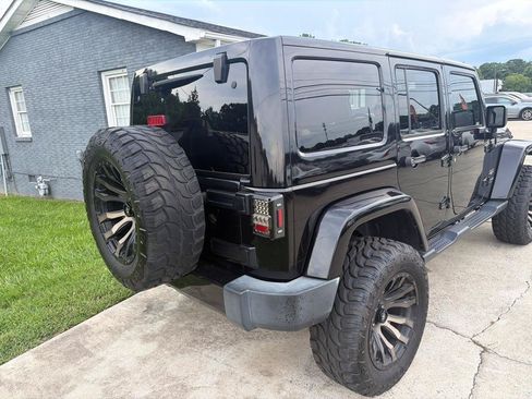 Used 2018 Jeep Wrangler Unlimited Sahara w/ Connectivity Group AWD/4WD image 8