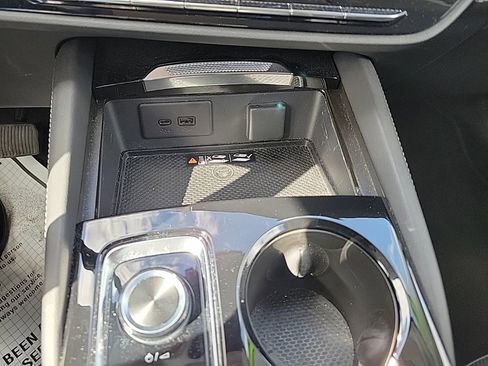 Used 2025 Buick Envision Preferred AWD/4WD image 16