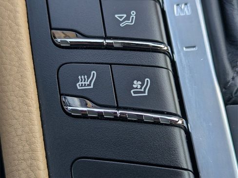 Used 2018 Porsche Macan image 16