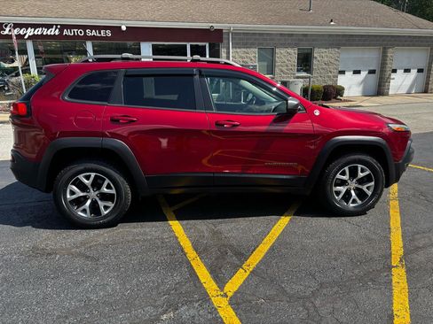 Used 2015 Jeep Cherokee Trailhawk AWD/4WD image 8