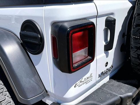 Used 2019 Jeep Wrangler Unlimited Rubicon AWD/4WD image 23