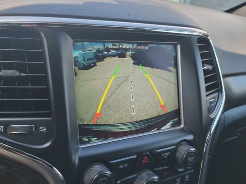 Used 2018 Jeep Grand Cherokee Altitude RWD image 27