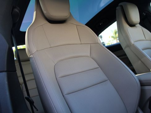 Certified 2025 Porsche Taycan image 29