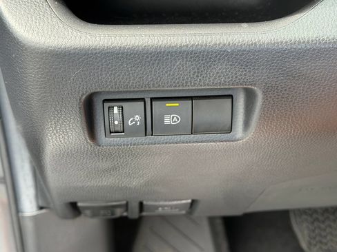 Used 2022 Toyota RAV4 LE AWD/4WD image 33
