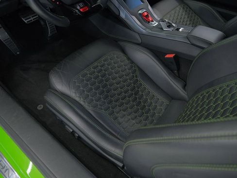 Used 2021 Lamborghini Huracan EVO RWD image 19