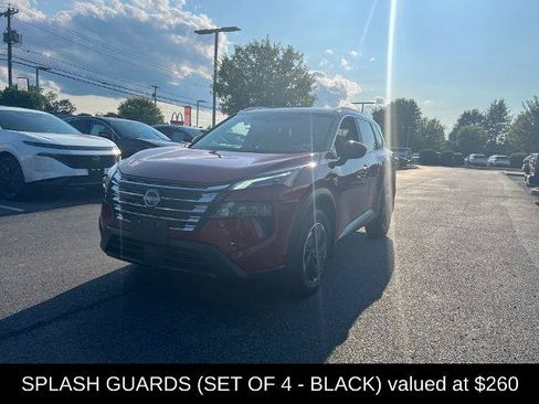 Certified 2025 Nissan Rogue SV w/ SV Premium Package AWD/4WD image 8