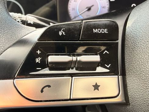 Used 2024 Hyundai Elantra SEL FWD image 19