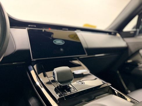 Used 2025 Land Rover Range Rover Sport SE image 16