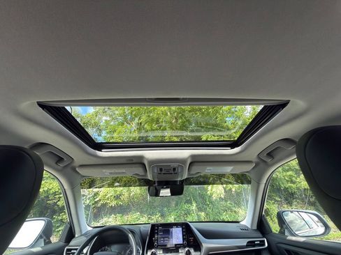 Used 2022 Toyota Highlander XLE AWD/4WD image 31