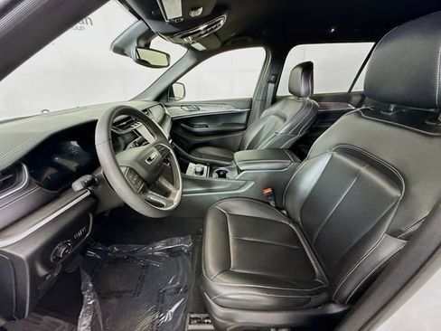 Used 2024 Jeep Grand Cherokee L Limited image 20