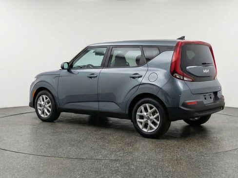 Used 2025 Kia Soul LX w/ LX Technology Package FWD image 6