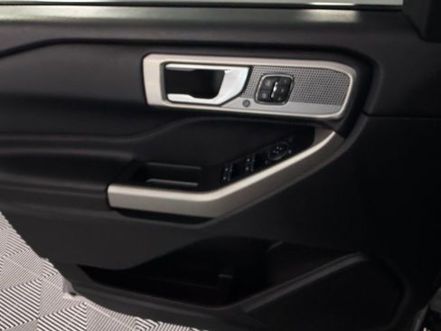 Used 2023 Ford Explorer Limited w/ Equipment Group 301A RWD image 27