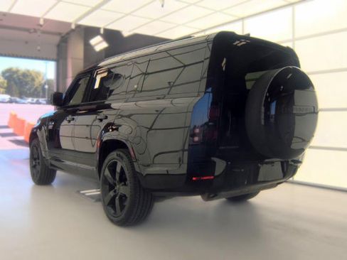 Used 2024 Land Rover Defender 130 X-Dynamic SE AWD/4WD image 7