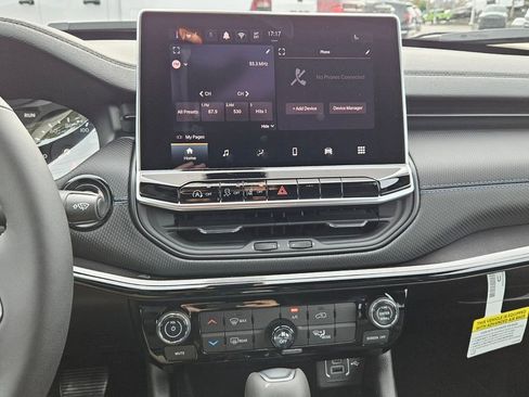 New 2026 Jeep Compass Latitude image 17