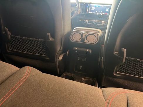 Used 2024 Jeep Wrangler Unlimited Rubicon image 35