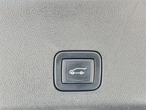 Certified 2022 GMC Yukon Denali image 9