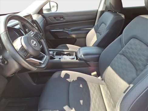 Used 2024 Nissan Pathfinder SV AWD/4WD image 18