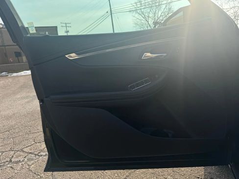 Used 2015 Chevrolet Impala LT w/ Convenience Package image 24