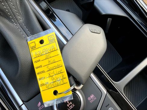 Used 2025 Kia Sorento SX Prestige w/ Olive Brown Leather Package image 12