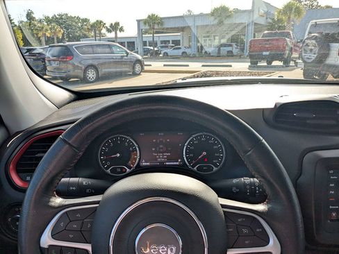 Used 2020 Jeep Renegade Trailhawk w/ Premium Leather Group AWD/4WD image 29