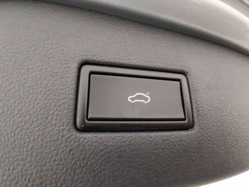 Used 2020 Volkswagen Tiguan SEL image 29