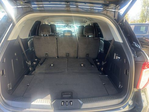 Used 2023 Ford Explorer XLT w/ Equipment Group 202A RWD image 21