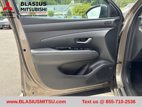 Used 2025 Hyundai Tucson Limited AWD/4WD image 16