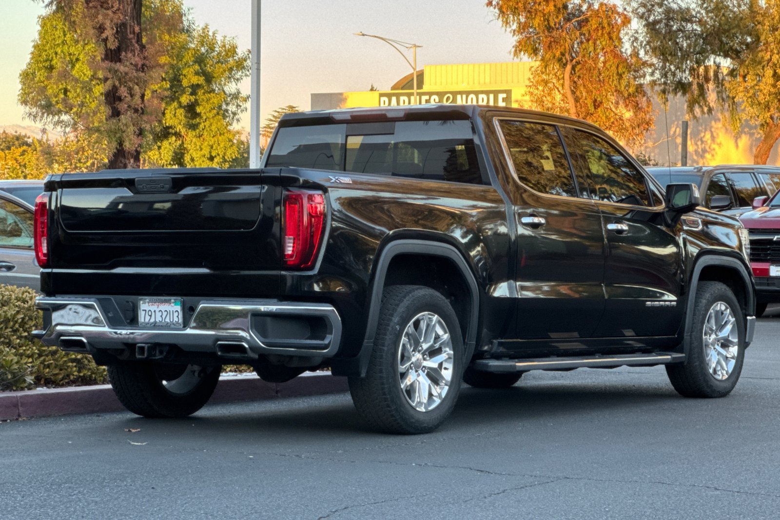 Used 2020 GMC Sierra 1500 SLT w/ SLT Premium Package AWD/4WD image 5
