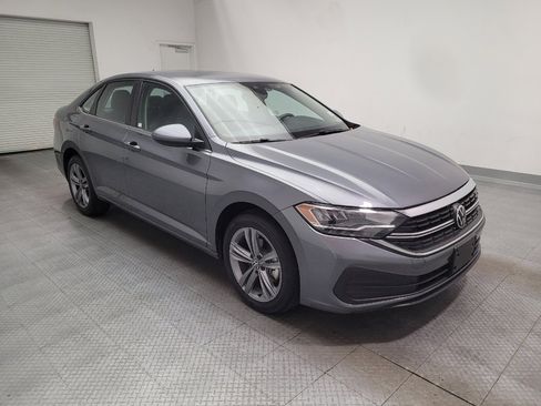 Used 2024 Volkswagen Jetta SE FWD image 13