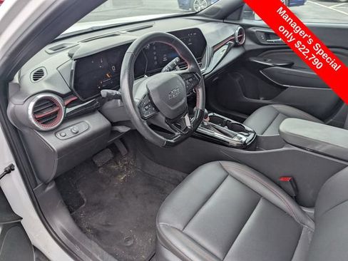 Used 2024 Chevrolet Trax RS w/ Sunroof Package FWD image 12