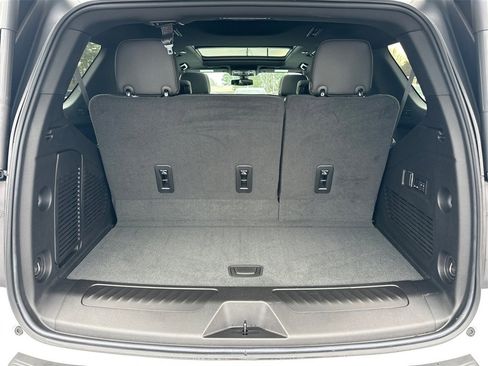 Used 2022 GMC Yukon SLT w/ SLT Premium Package image 19