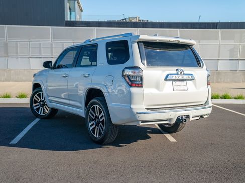 Used 2018 Toyota 4Runner Limited AWD/4WD image 3