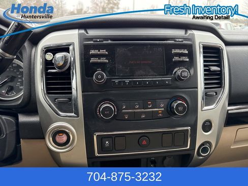 Used 2017 Nissan Titan SV image 23