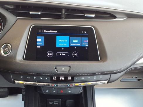 Used 2022 Cadillac XT4 Premium Luxury w/ Enhanced Visibility Package FWD image 21