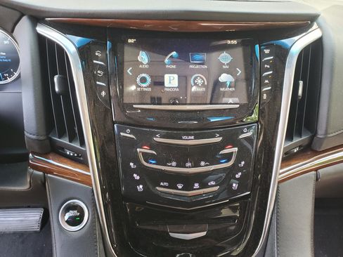 Used 2016 Cadillac Escalade Luxury AWD/4WD image 29