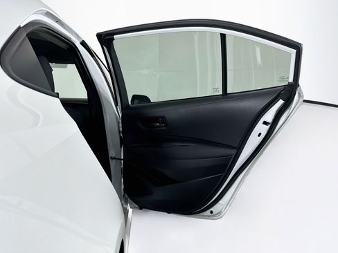 Used 2025 Toyota Corolla LE w/ LE Premium Package FWD image 28