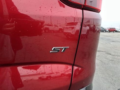 Used 2023 Buick Enclave Essence w/ Sport Touring Edition image 33