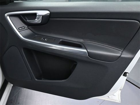 Used 2016 Volvo XC60 T5 Premier image 34