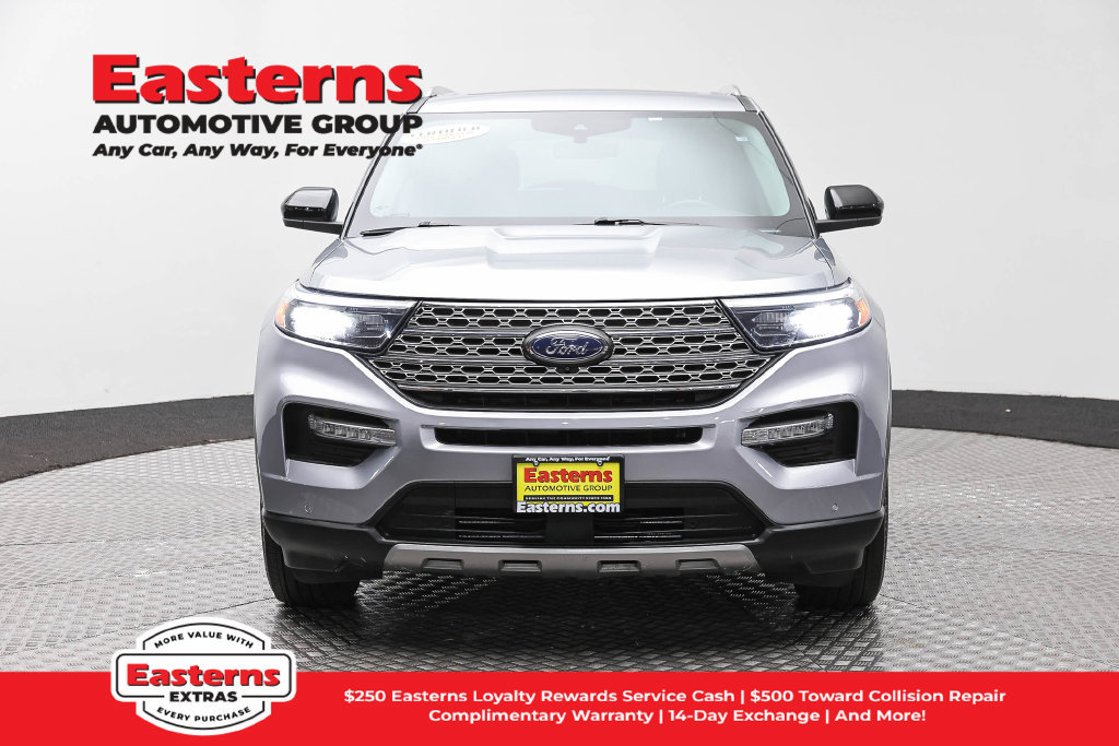 Used 2023 Ford Explorer Limited AWD/4WD image 3