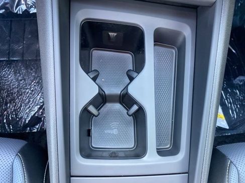 New 2025 Volkswagen Tiguan SE image 38