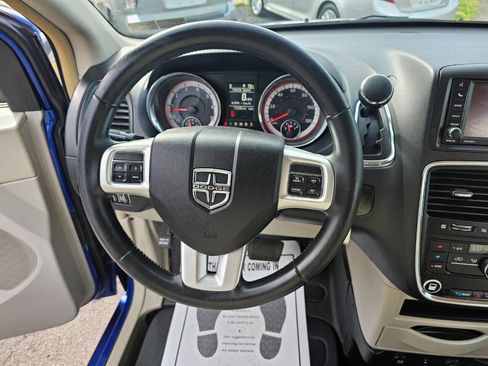 Used 2013 Dodge Grand Caravan Crew FWD image 8