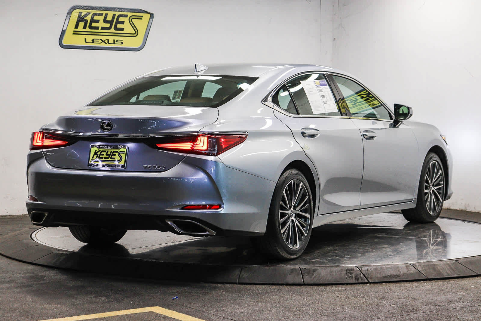 Used 2025 Lexus ES 350 w/ Premium Package FWD image 4