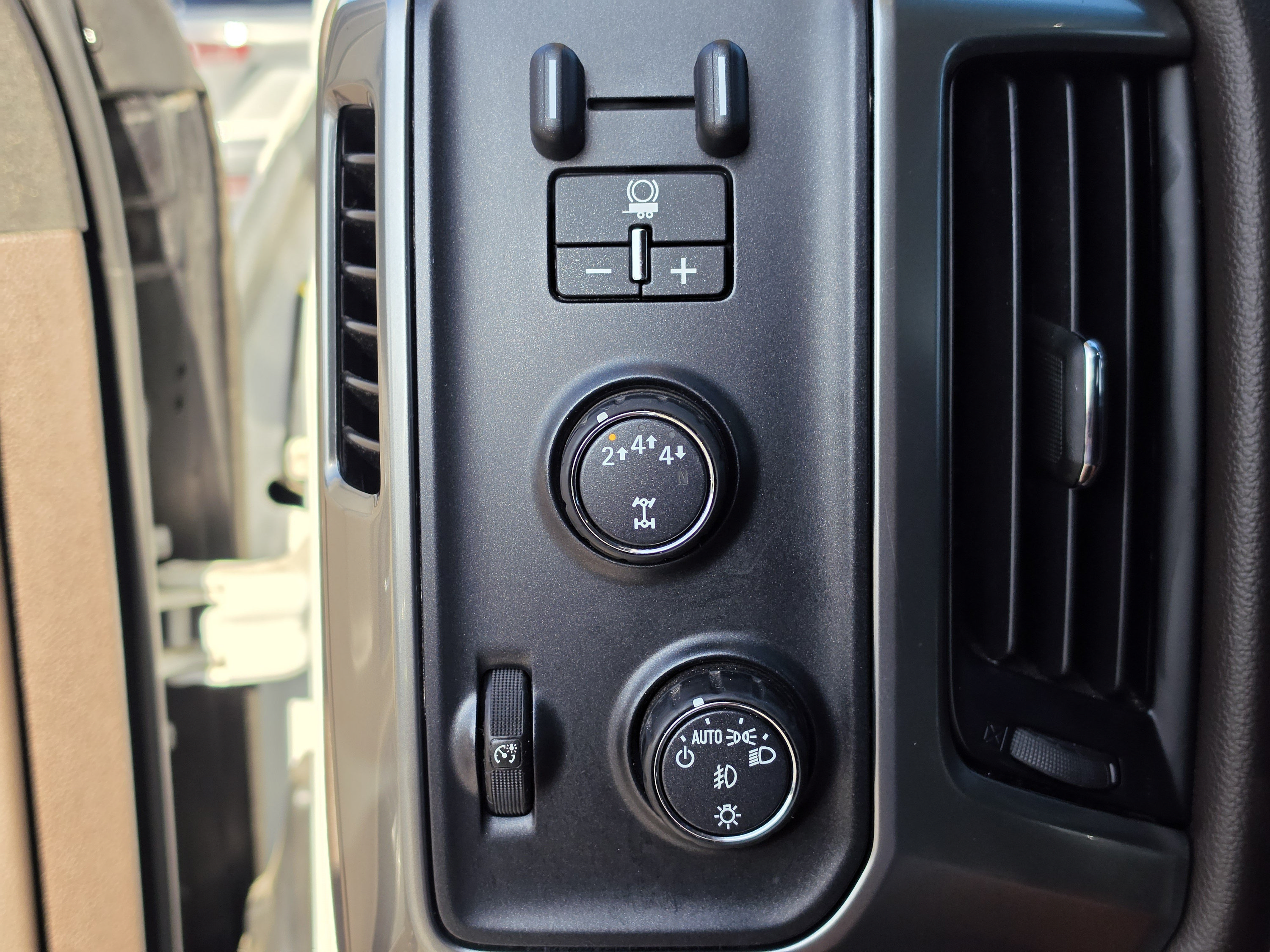 Used 2018 Chevrolet Silverado 2500 LTZ w/ Duramax Plus Package AWD/4WD image 34