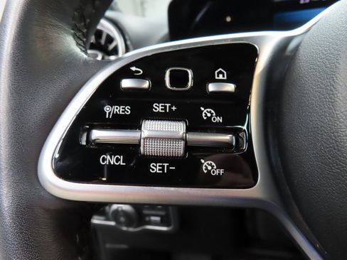 Used 2022 Mercedes-Benz GLB 250 4MATIC image 45