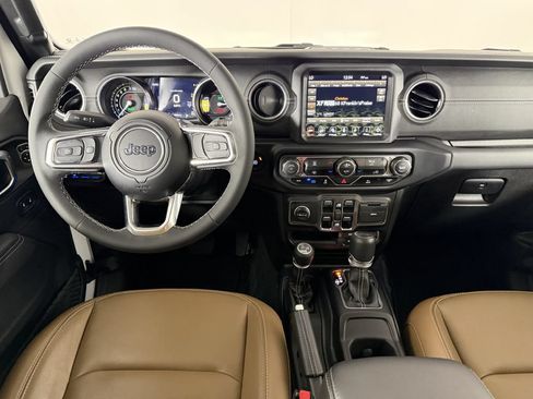 Used 2023 Jeep Wrangler Unlimited Sahara AWD/4WD image 22